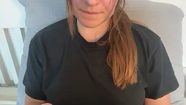 Snapshot of Lucyschickt chatting on 06/11/26, 02:15 Lucyschickt online show from 06/11/26, 02:15