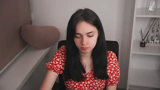 Snapshot of GinnyKittle chatting on 02/13/26, 06:37 GinnyKittle online show from 02/13/26, 06:37