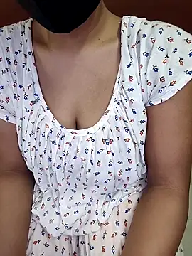 DreamGirlLive online show from 04/17/26, 09:45