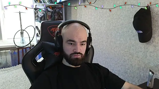 Snapshot of _Mostly_ chatting on 02/01/26, 11:53 Mostly online show from 02/01/26, 11:53