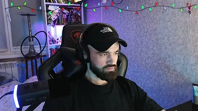 Snapshot of _Mostly_ chatting on 02/05/26, 01:10 Mostly online show from 02/05/26, 01:10