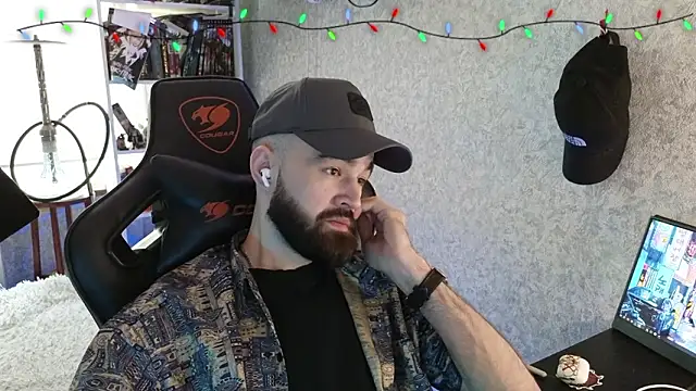 Snapshot of _Mostly_ chatting on 02/06/26, 12:41 Mostly online show from 02/06/26, 12:41