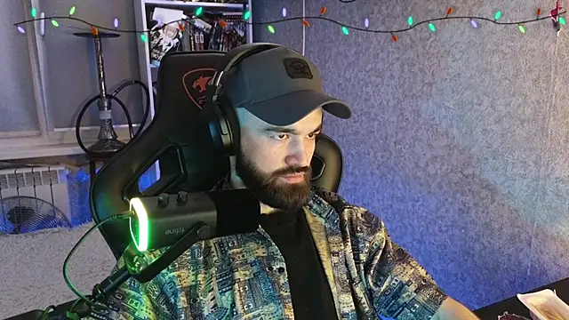 Snapshot of _Mostly_ chatting on 02/07/26, 04:43 Mostly online show from 02/07/26, 04:43