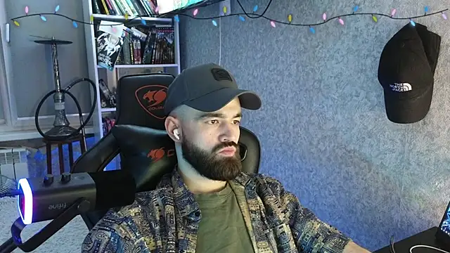 Snapshot of _Mostly_ chatting on 02/08/26, 04:21 Mostly online show from 02/08/26, 04:21