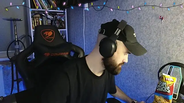 Snapshot of _Mostly_ chatting on 02/23/26, 07:33 Mostly online show from 02/23/26, 07:33