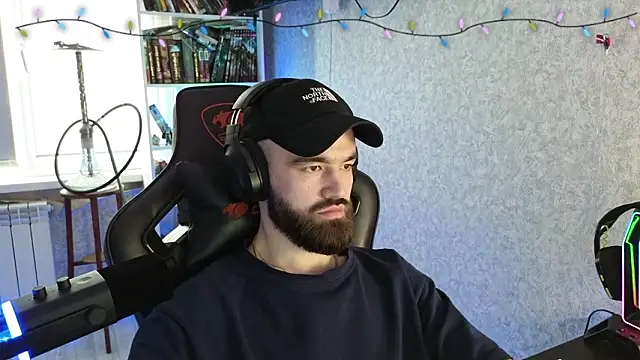 Snapshot of _Mostly_ chatting on 02/28/26, 01:01 Mostly online show from 02/28/26, 01:01