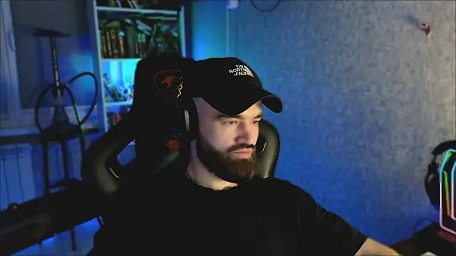 Snapshot of _Mostly_ chatting on 03/02/26, 01:41 Mostly online show from 03/02/26, 01:41