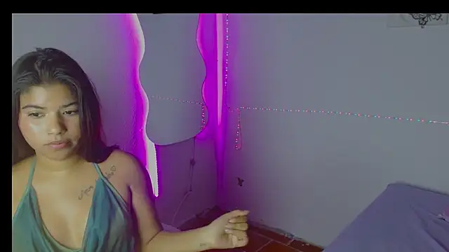 Snapshot of Charlothe_18 chatting on 02/15/26, 08:24 Charlothe 18 online show from 02/15/26, 08:24