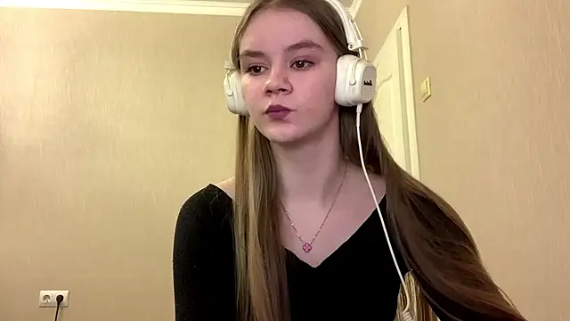 AgnesShy  online show from 02/21/26, 07:20