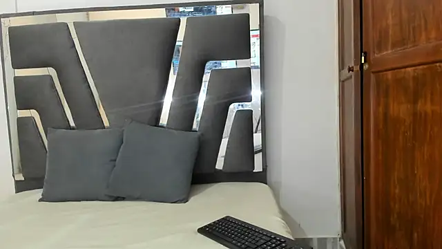 SamanthaHill  online show from 02/07/26, 07:50