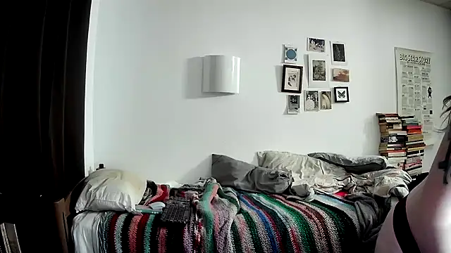 lucielark online show from 02/04/25, 07:40