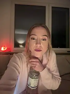 Snapshot of romyxxs chatting on 02/07/26, 08:12 romyxxs online show from 02/07/26, 08:12