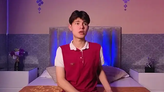 Snapshot of Derek_Sinn chatting on 02/19/26, 08:05 Derek Sinn online show from 02/19/26, 08:05