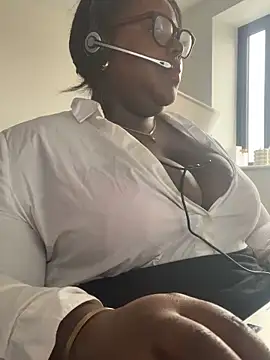 Snapshot of BouncyBBW chatting on 02/27/26, 11:32 BouncyBBW online show from 02/27/26, 11:32