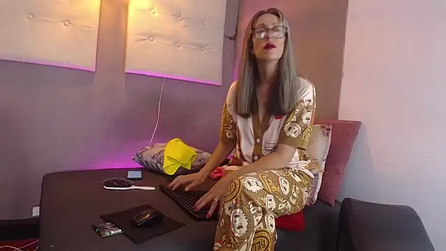 laurasofia45 online show from 03/13/26, 03:51