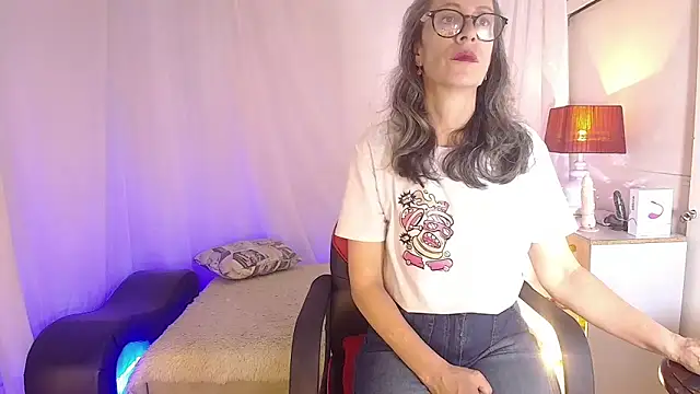 laurasofia45 online show from 03/31/26, 12:12