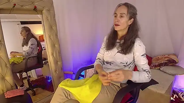 laurasofia45 online show from 04/28/26, 10:48