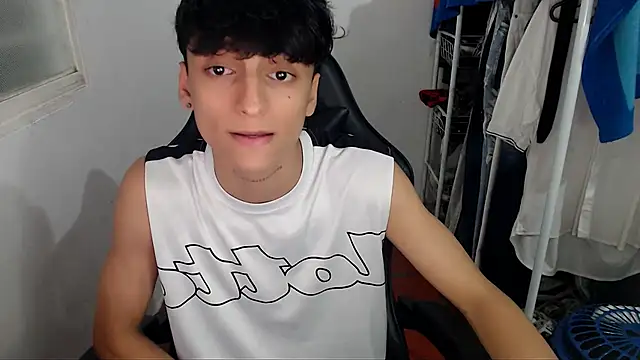 Snapshot of BOY_0914 chatting on 02/19/26, 04:30 BOY 0914 online show from 02/19/26, 04:30