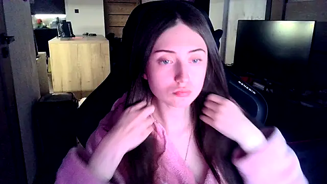 karlaluuvv online show from 04/01/26, 08:28