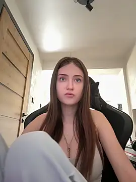 karlaluuvv online show from 04/07/26, 10:37