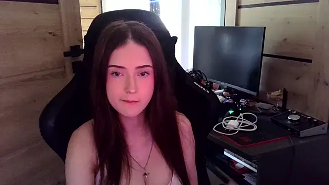 karlaluuvv online show from 04/10/26, 02:22