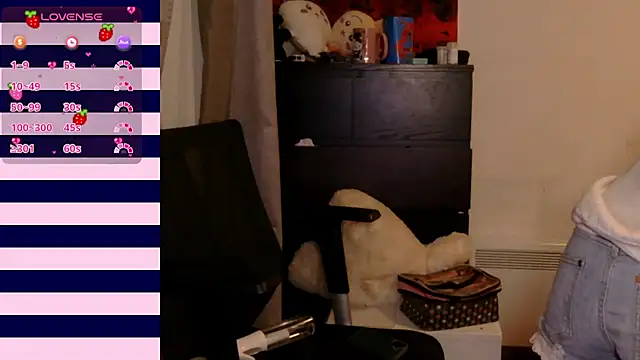 Snapshot of bloggirllaurel chatting on 02/23/26, 01:36 bloggirllaurel online show from 02/23/26, 01:36