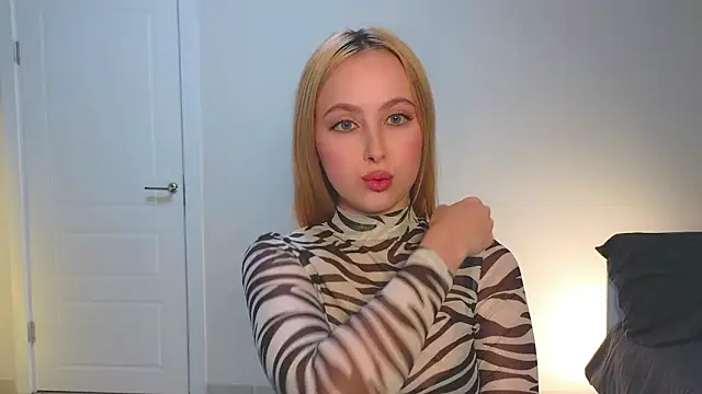 Snapshot of xloex chatting on 02/07/26, 10:35 xloex online show from 02/07/26, 10:35