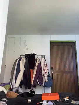 suky pou online show from 02/09/26, 06:23