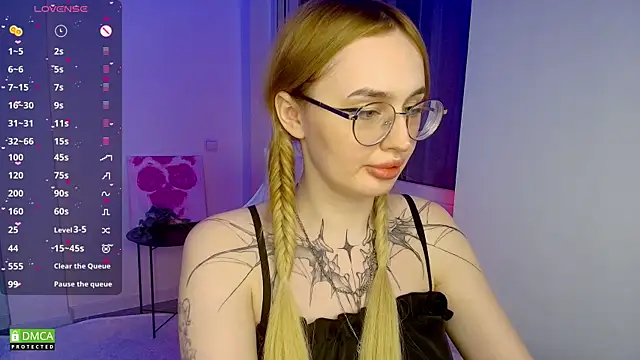 AdeLuna online show from 04/29/26, 09:32