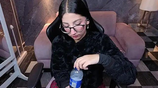 Snapshot of Sophie_jones_b chatting on 03/05/26, 12:45 Sophie jones b online show from 03/05/26, 12:45