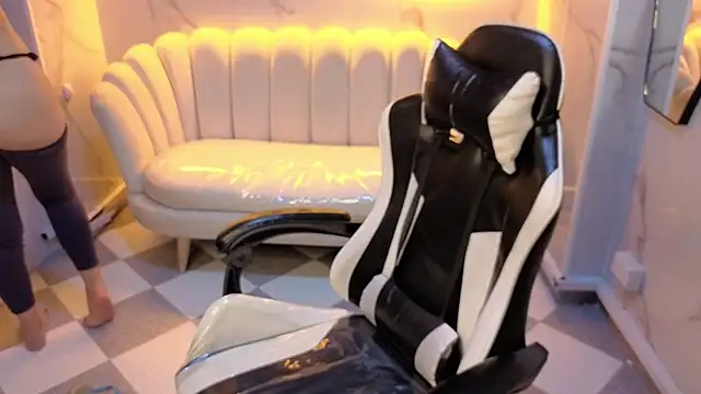 Snapshot of Valerie_moon_b chatting on 02/12/26, 12:55 Valerie moon b online show from 02/12/26, 12:55