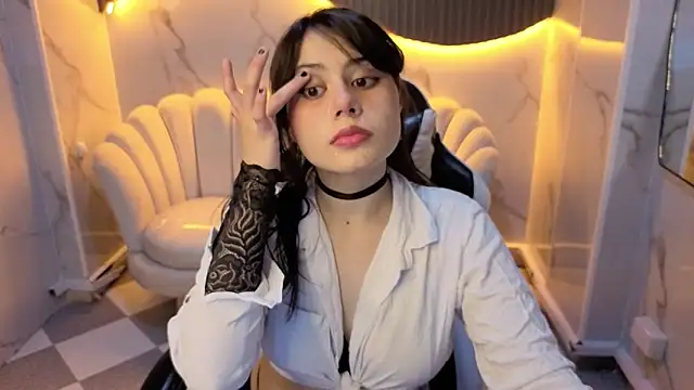 Snapshot of Valerie_moon_b chatting on 02/13/26, 12:45 Valerie moon b online show from 02/13/26, 12:45