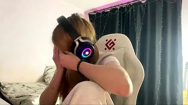 axin burnell online show from 04/06/26, 06:20