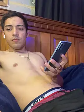 Tupapi696969q online show from 05/13/26, 04:32