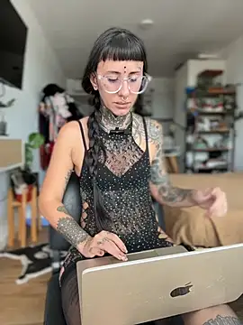 Snapshot of xsadtanas chatting on 02/25/26, 04:38 xsadtanas online show from 02/25/26, 04:38