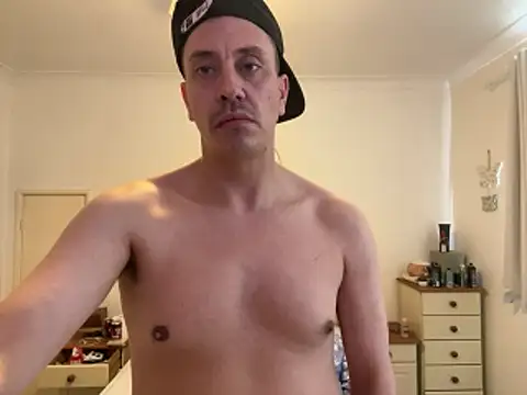 Snapshot of malcolm2334 chatting on 04/11/26, 01:04 malcolm2334 online show from 04/11/26, 01:04