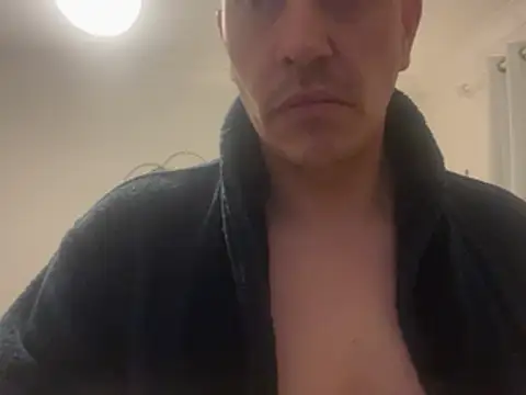 Snapshot of malcolm2334 chatting on 04/12/26, 01:10 malcolm2334 online show from 04/12/26, 01:10