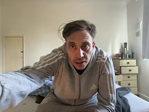 Snapshot of malcolm2334 chatting on 04/12/26, 02:22 malcolm2334 online show from 04/12/26, 02:22