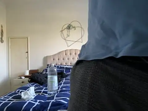 Snapshot of malcolm2334 chatting on 04/16/26, 05:03 malcolm2334 online show from 04/16/26, 05:03