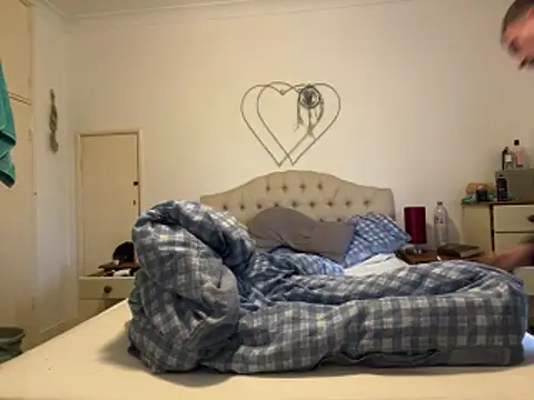malcolm2334 online show from 06/07/26, 06:44