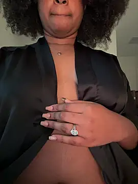 Snapshot of cocoaswretie chatting on 02/12/26, 11:44 cocoaswretie online show from 02/12/26, 11:44