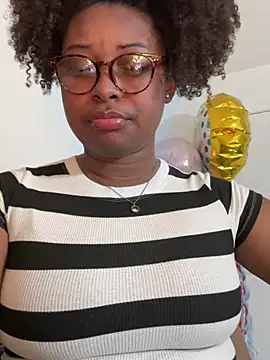 Snapshot of cocoaswretie chatting on 02/27/26, 03:17 cocoaswretie online show from 02/27/26, 03:17