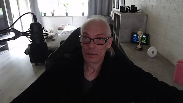 Snapshot of KoelnKoeln chatting on 05/10/26, 03:50 KoelnKoeln online show from 05/10/26, 03:50