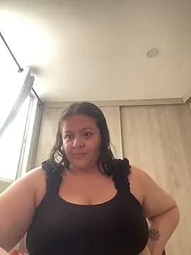 Snapshot of Martinna-28 chatting on 04/21/26, 05:17 Martinna-28 online show from 04/21/26, 05:17