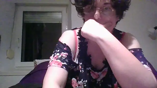 OIseauNoir88 online show from 04/04/26, 07:33