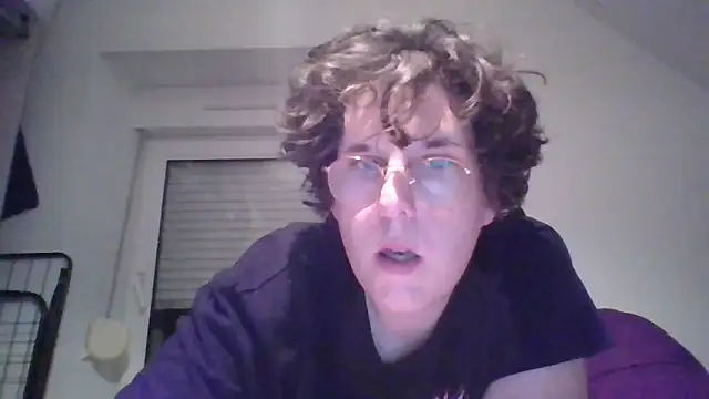 OIseauNoir88 online show from 04/05/26, 08:17