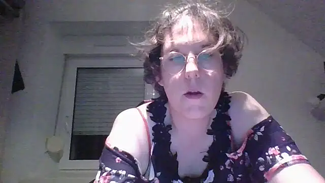 OIseauNoir88 online show from 04/09/26, 07:08