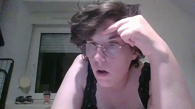 OIseauNoir88 online show from 04/15/26, 07:43