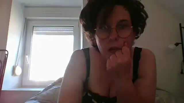 OIseauNoir88 online show from 04/19/26, 02:49