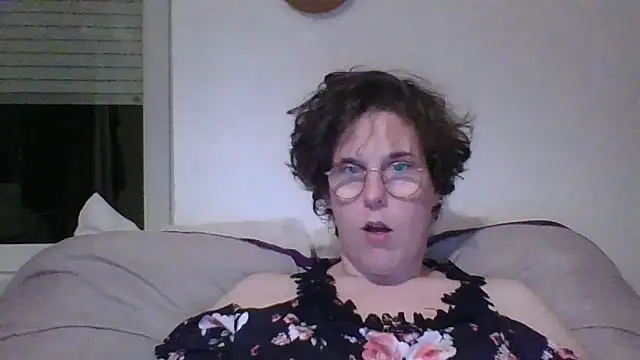 OIseauNoir88 online show from 04/22/26, 07:59